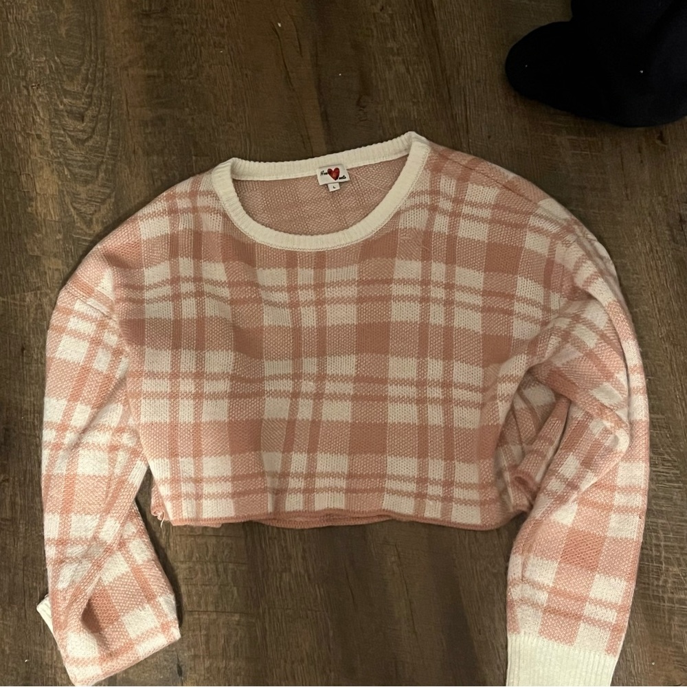 Sweater and skirt pink and white checakerd